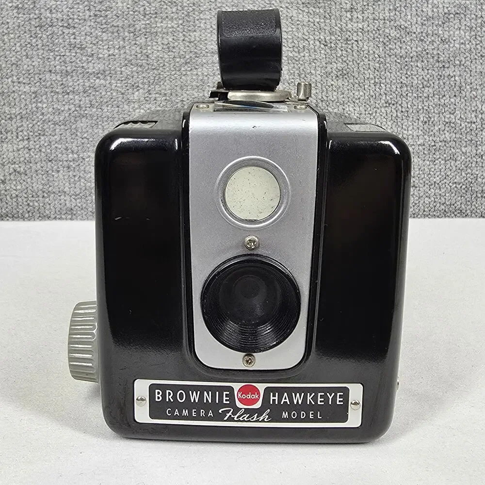 KODAK BROWNIE HAWKEYE CAMERA – FLASH MODEL – 50's VINTAGE BOX CAMERA, COLLECTORS
